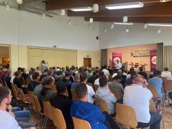 Discutăm cu conaționalii noștri din Kassel, Germania. Foarte multe întrebări de la oamenii care muncesc din greu în străinătate pentru a o viață decentă - dorită ACASĂ!